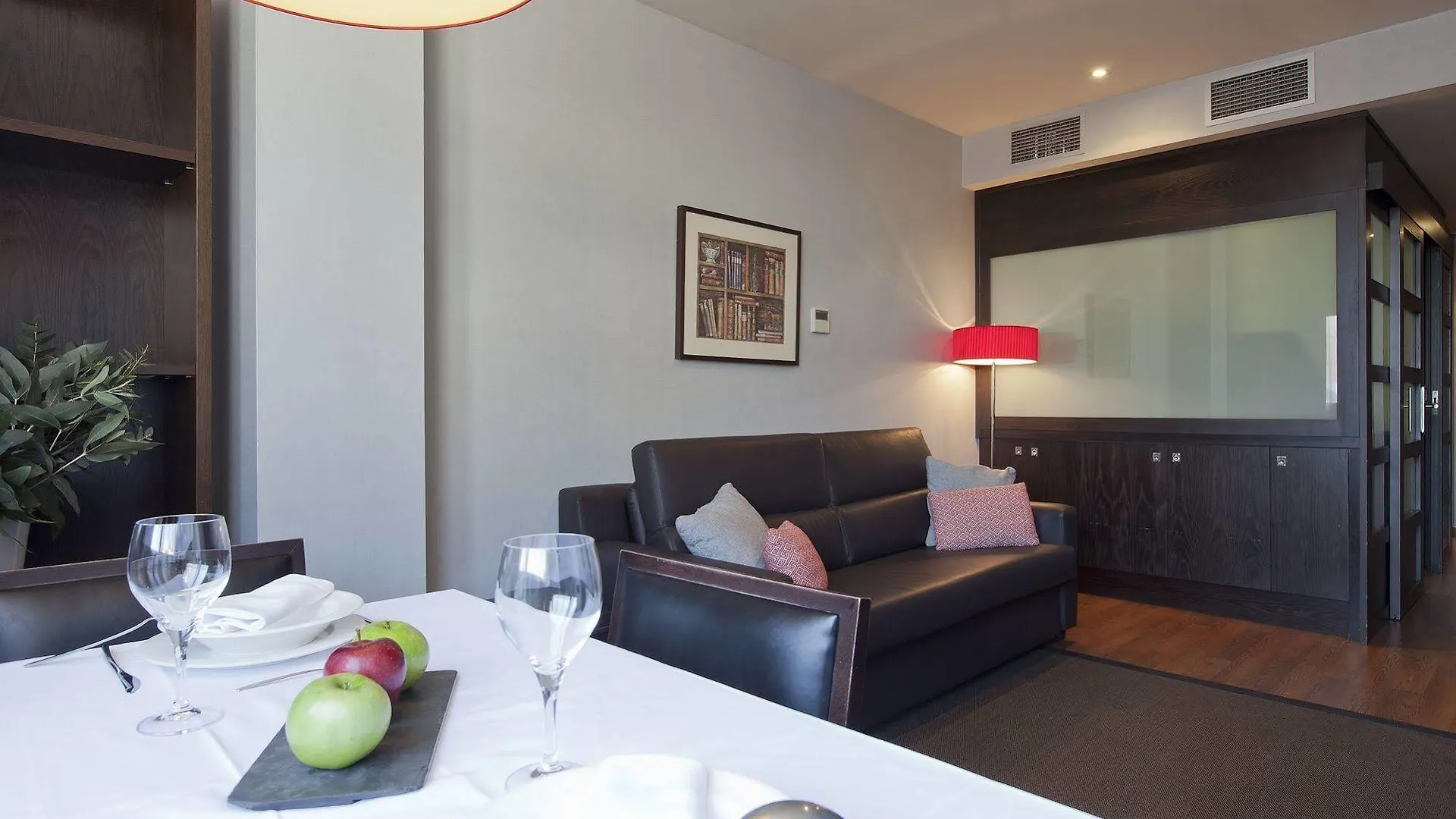 Suites Center Barcelona 0*,